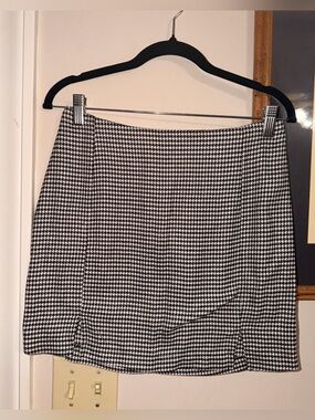 love on a hanger Black and White Houndstooth Mini Skirt